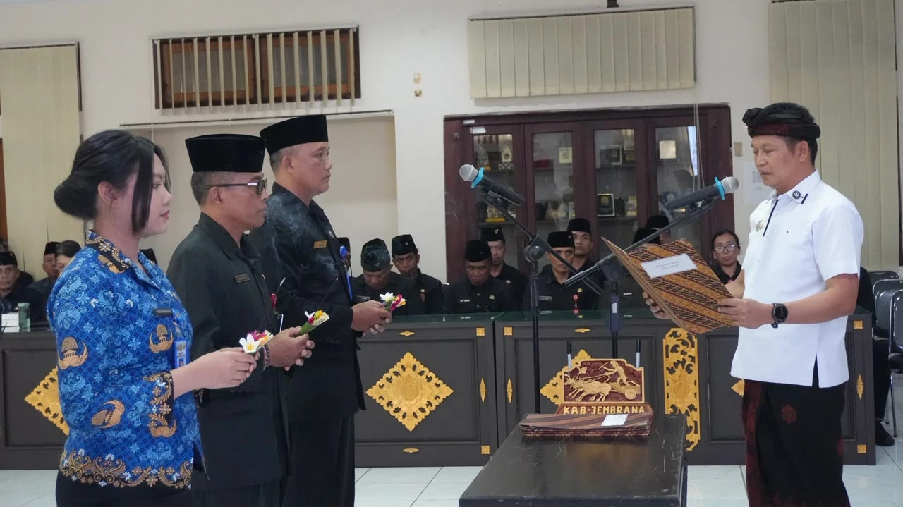 Pelantikan Jabatan Administrator dan Pengukuhan PNS